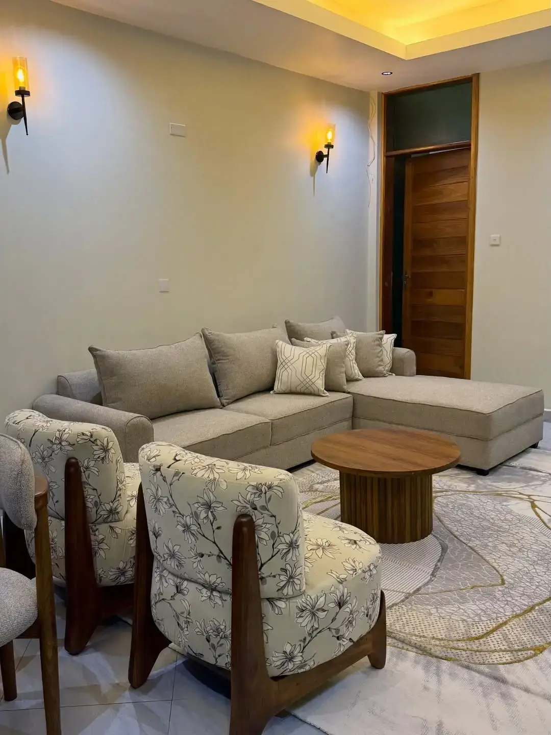 Floral Accent Chair Kenya with Wooden Legs - Image 3