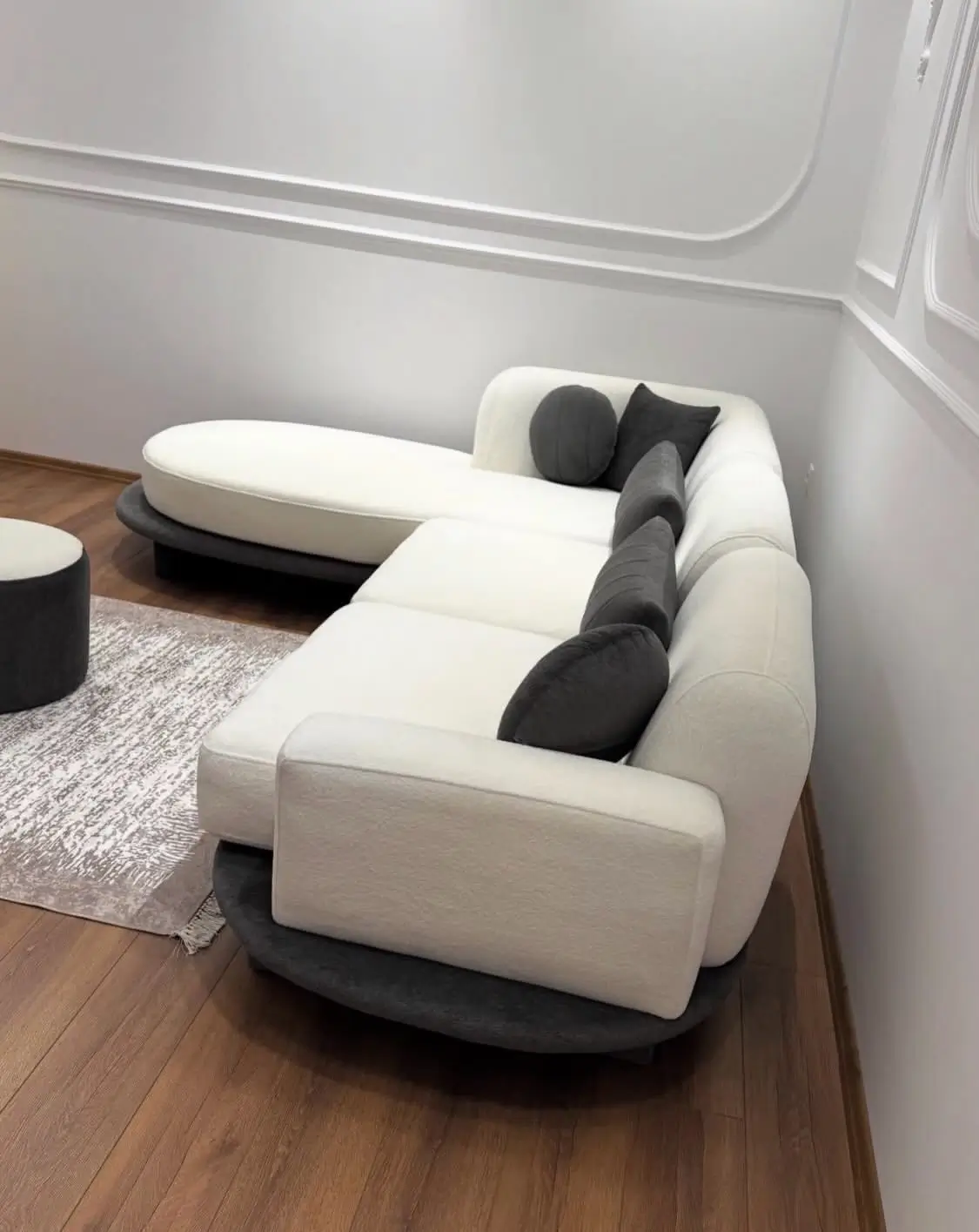 Cream Curved Sectional Sofa with Chaise Kenya - Image 3