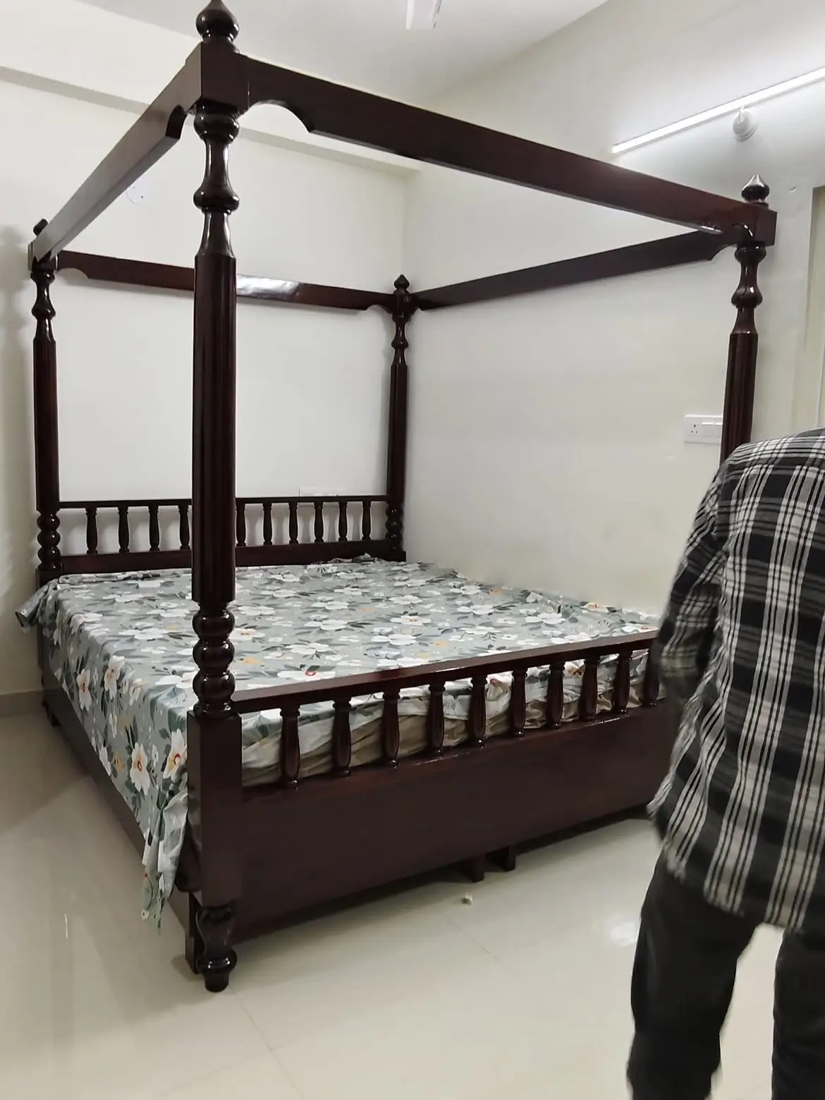 Mango Wood Four Poster Bed 6.6 – Kenya - Image 2