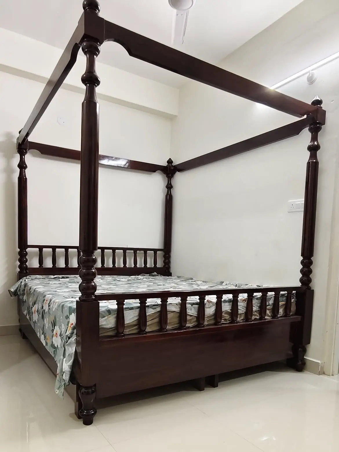 Mango Wood Four Poster Bed 6.6 – Kenya - Image 3