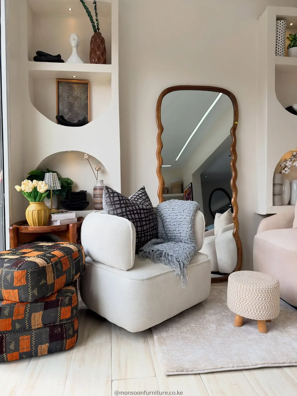 Modern Cream Curved Accent Chair - Image 2
