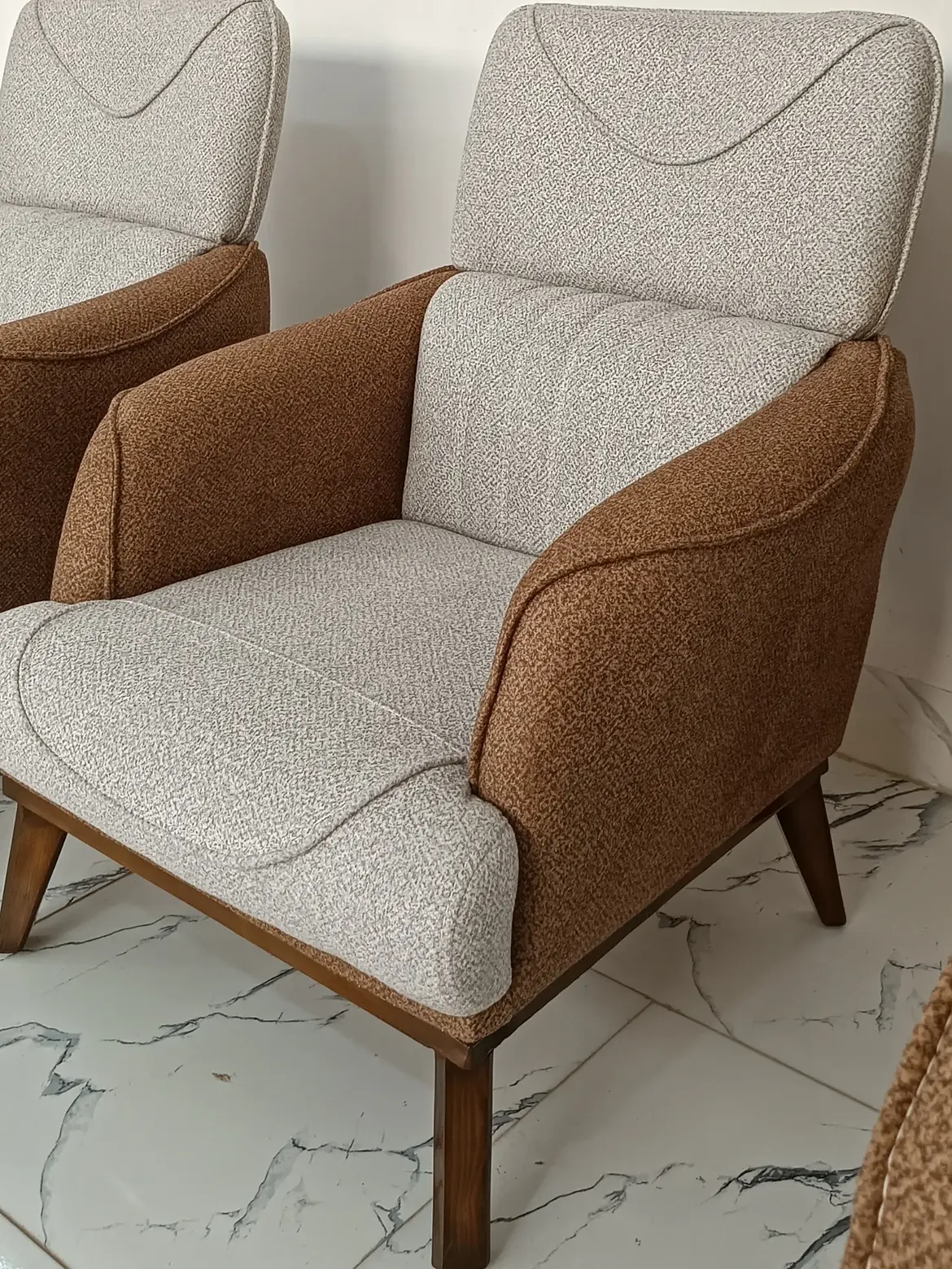 Elegant Two-Tone 5 Seater Sofa Set – Kenya - Image 2