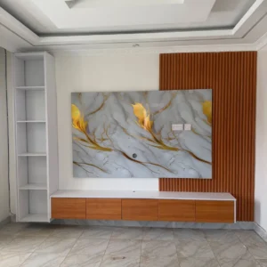 Complete TV wall unit with marble-look panel, wood-tone slats and floating cabinet