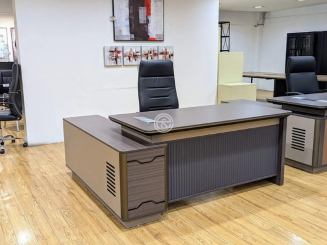 Executive office desk with integrated side storage and full front panel