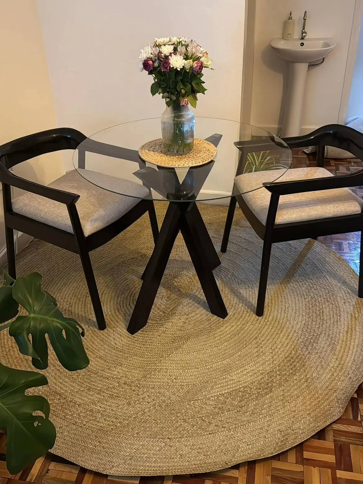 Cream 2 seater tempered glass dining set with dark sculptural base in Nairobi