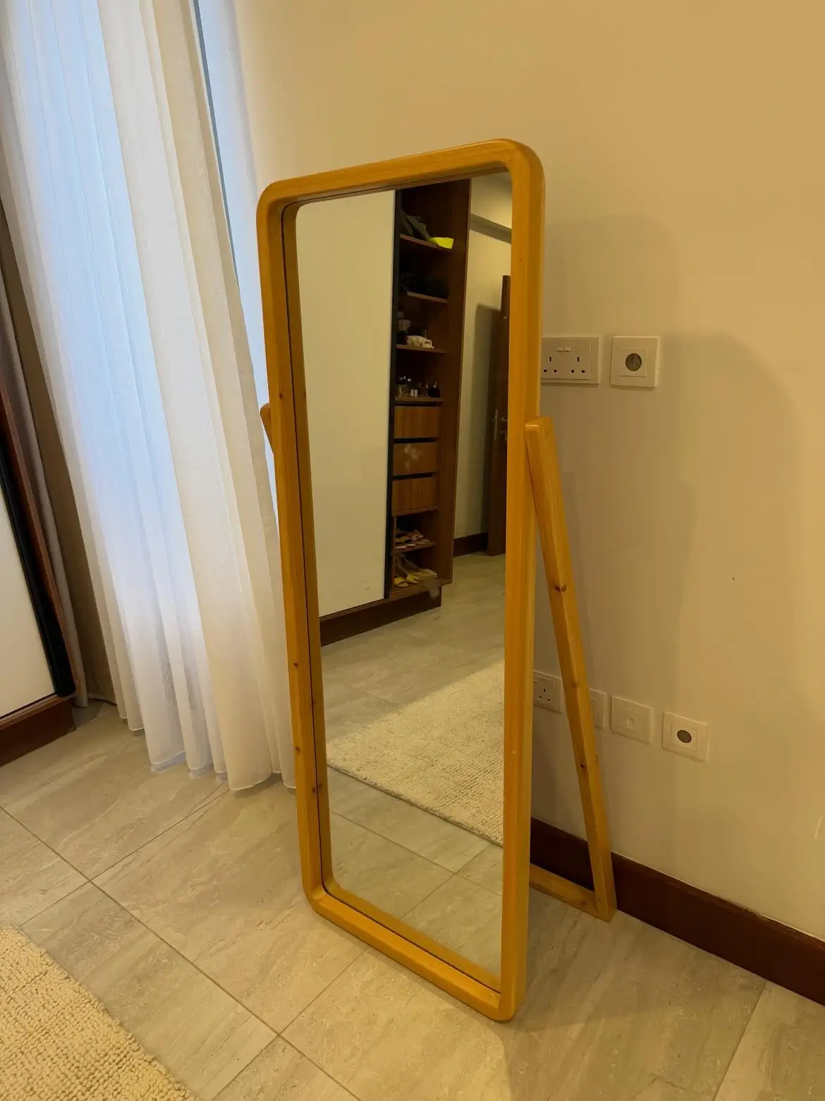 Natural wood-look full length floor mirror with rounded rectangular frame
