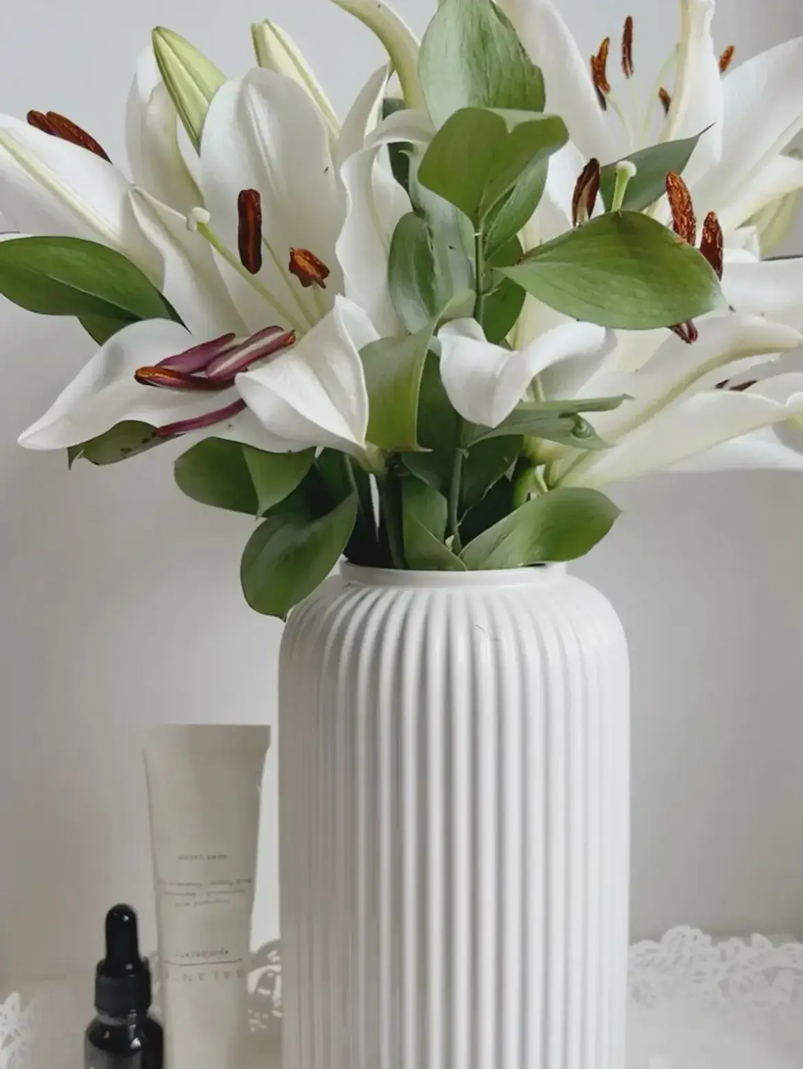 Nordic Ribbed White Ceramic Vase with Pink Floral Styling Kenya - Image 3