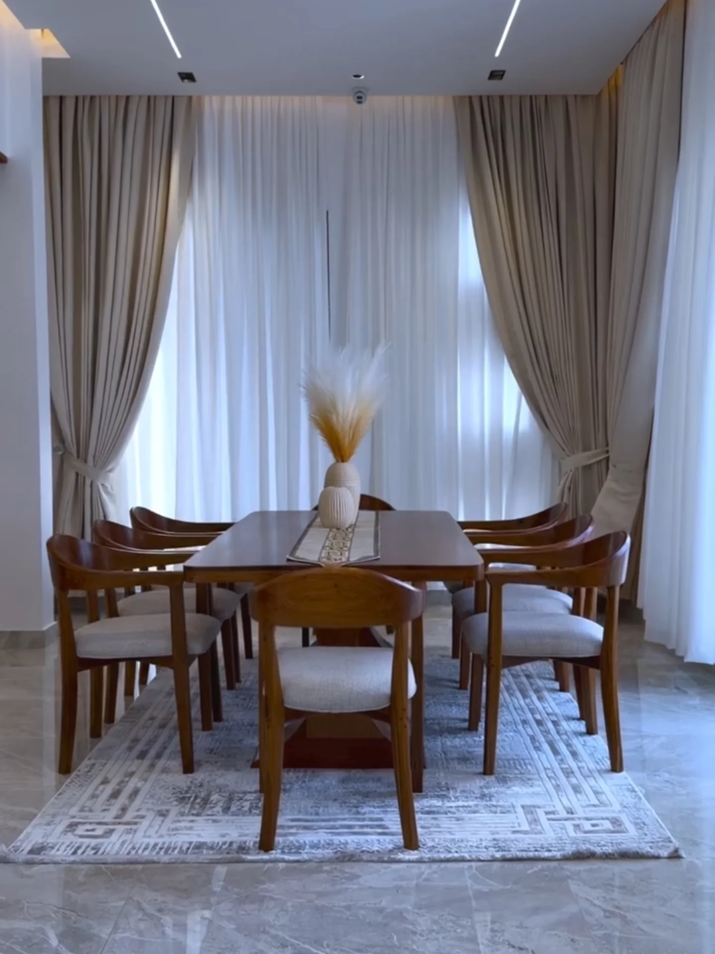 Monsoon Auburn Mvule Dining Set, 10-Seater Kenya - Image 2
