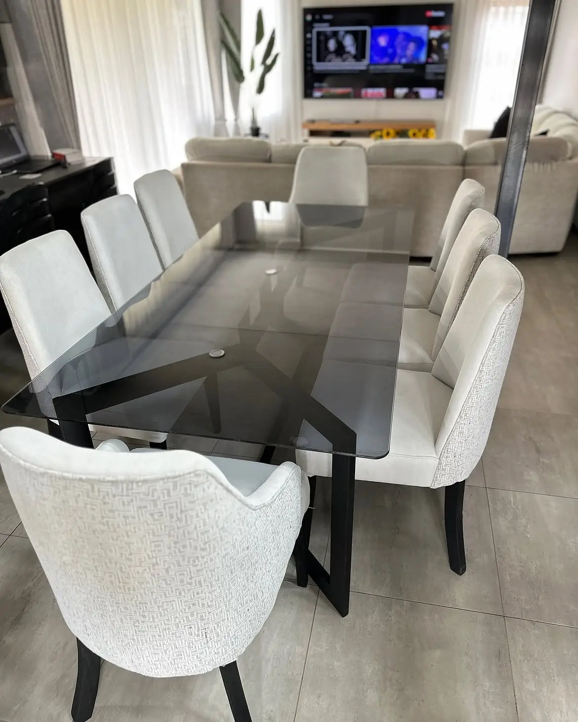 8 Seater Tempered Glass Dining Set Kenya - Image 2
