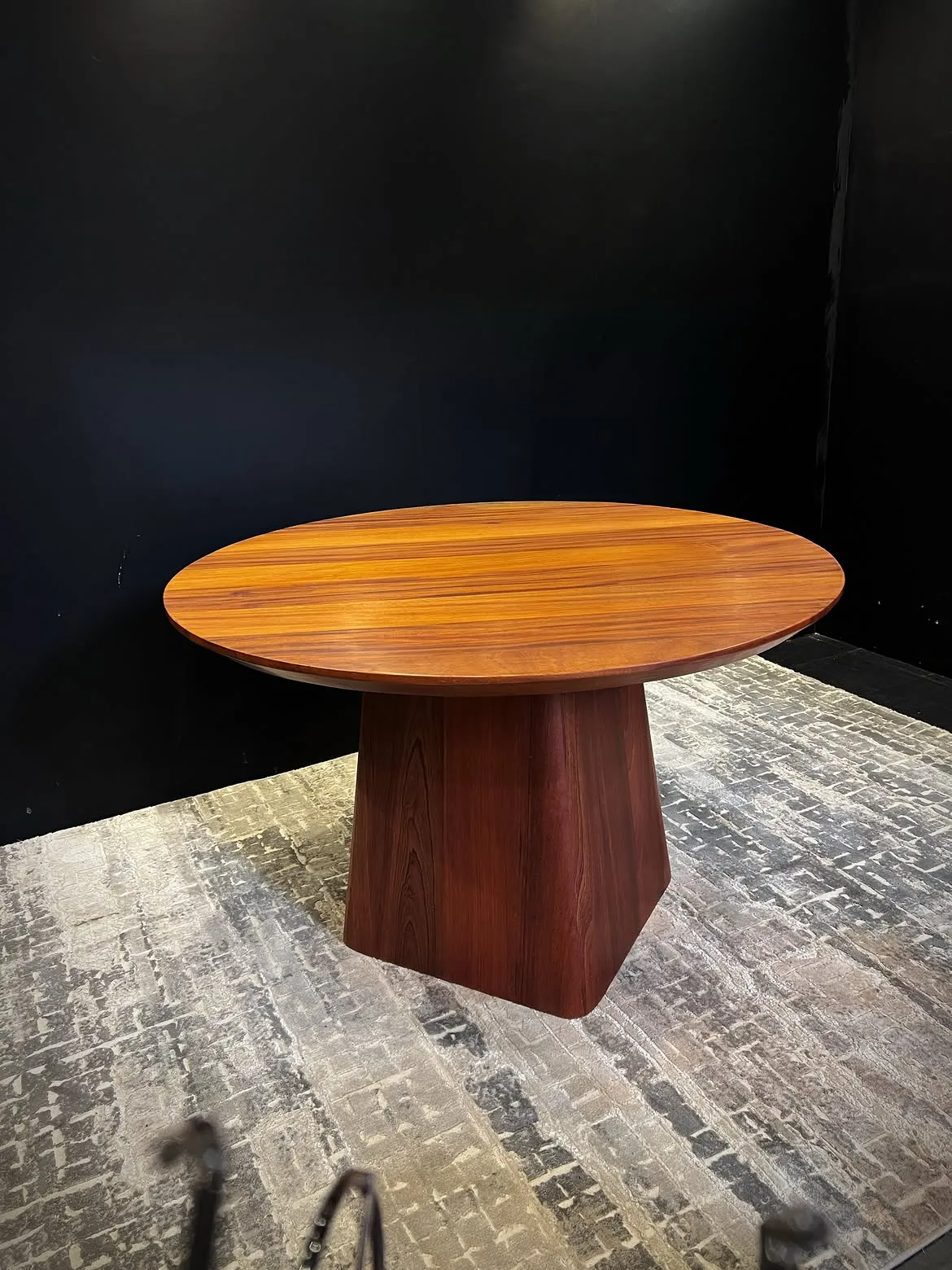 Monsoon Alderleigh Mahogany Coffee Table, Oval Pedestal, Kenya